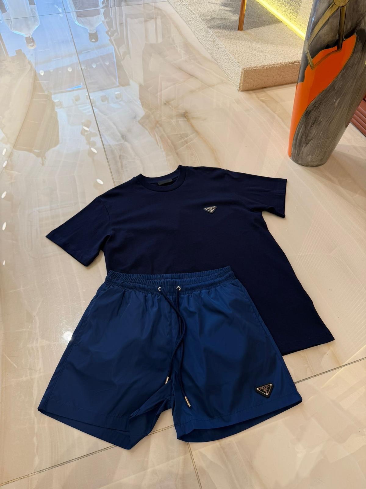 129ea748-5e0d-4301-9af8-8dd49084bef0 Prada Set T-Shirt & Swim Shorts Navy - Afbeelding 1