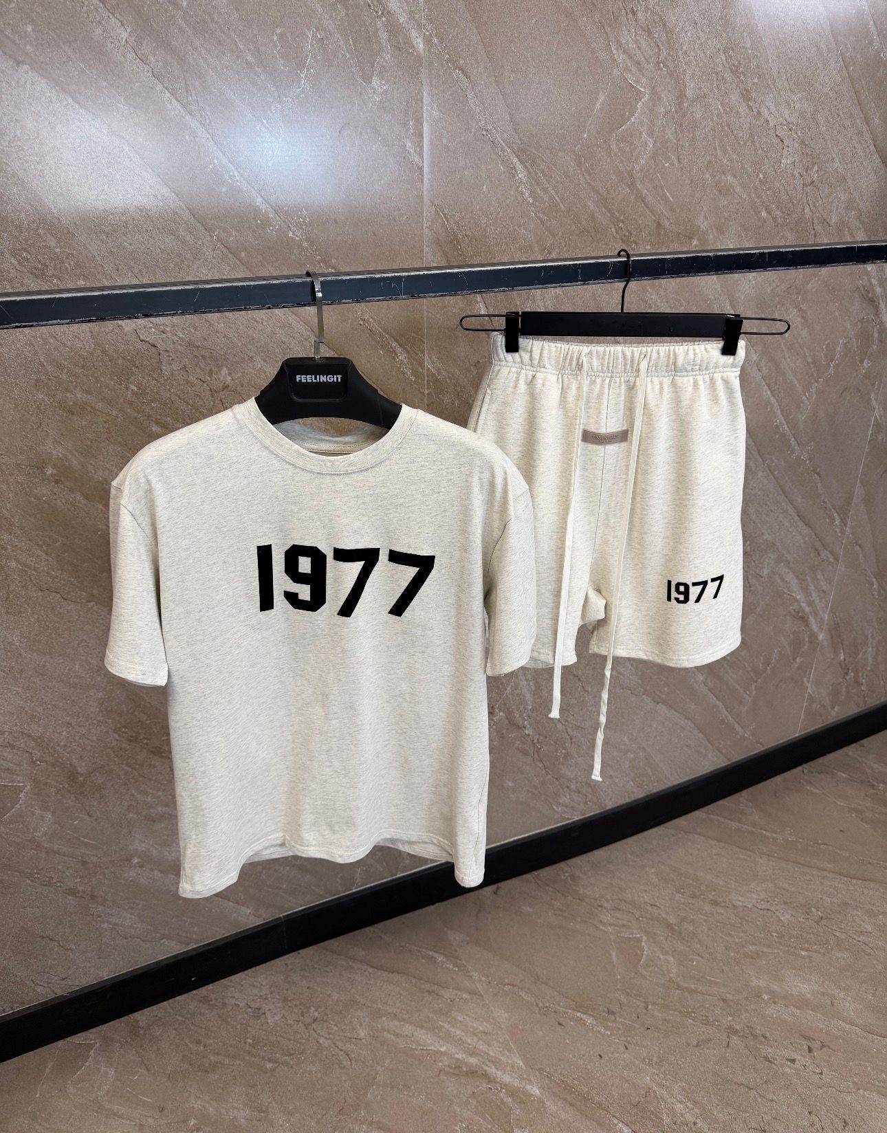 17e44ed3-8436-4783-8611-75e85b7684ed-5 Fear of God Essentials 1977 Set Beige - Afbeelding 1
