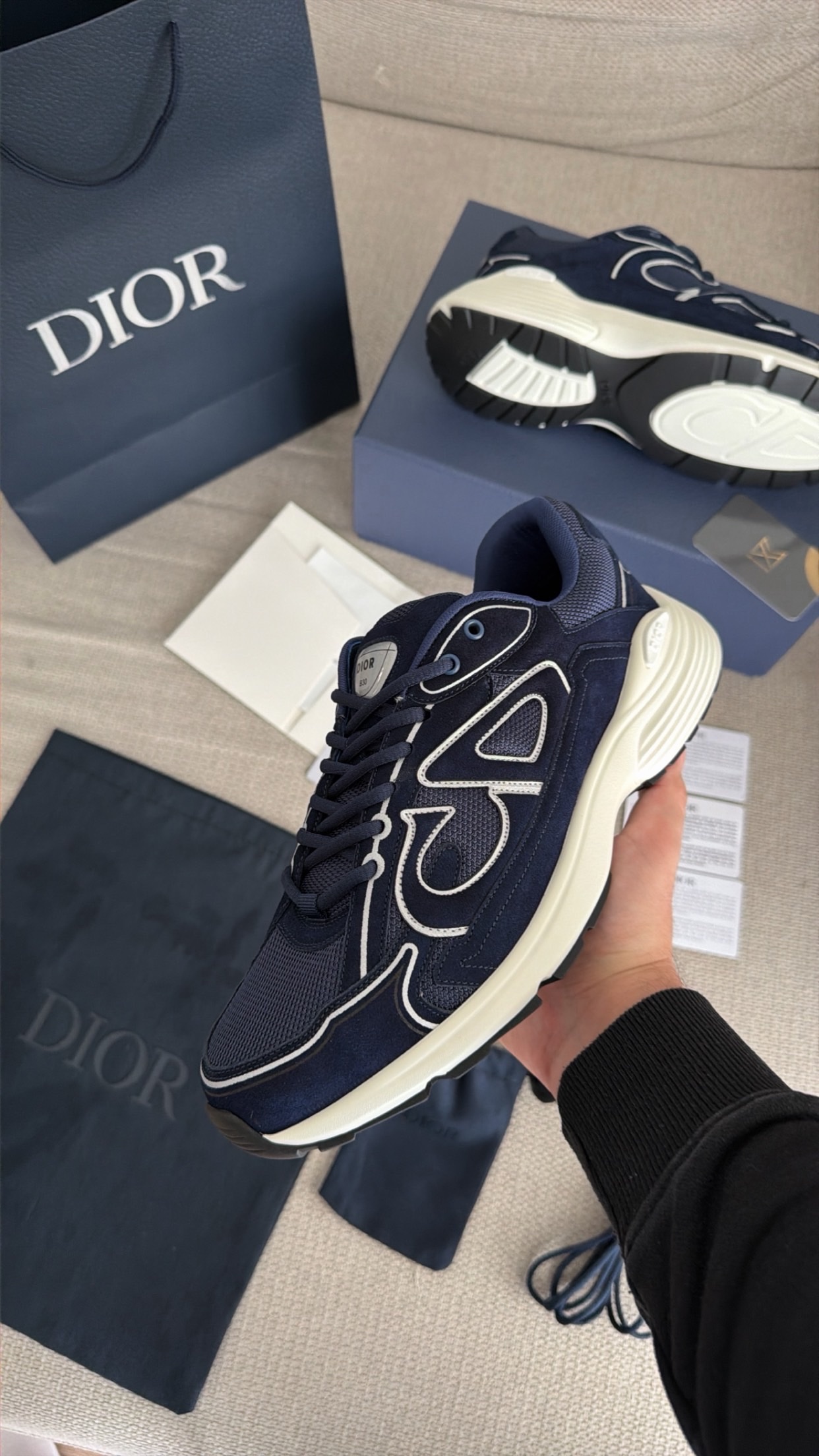 cjykmlnuyxbjagf0lzezljkyljaundkgkglqag9uzte4ldi7iglpuyayni40lji7igd6axapiai-3 Dior B30 Navy Blue Suede - Afbeelding 1