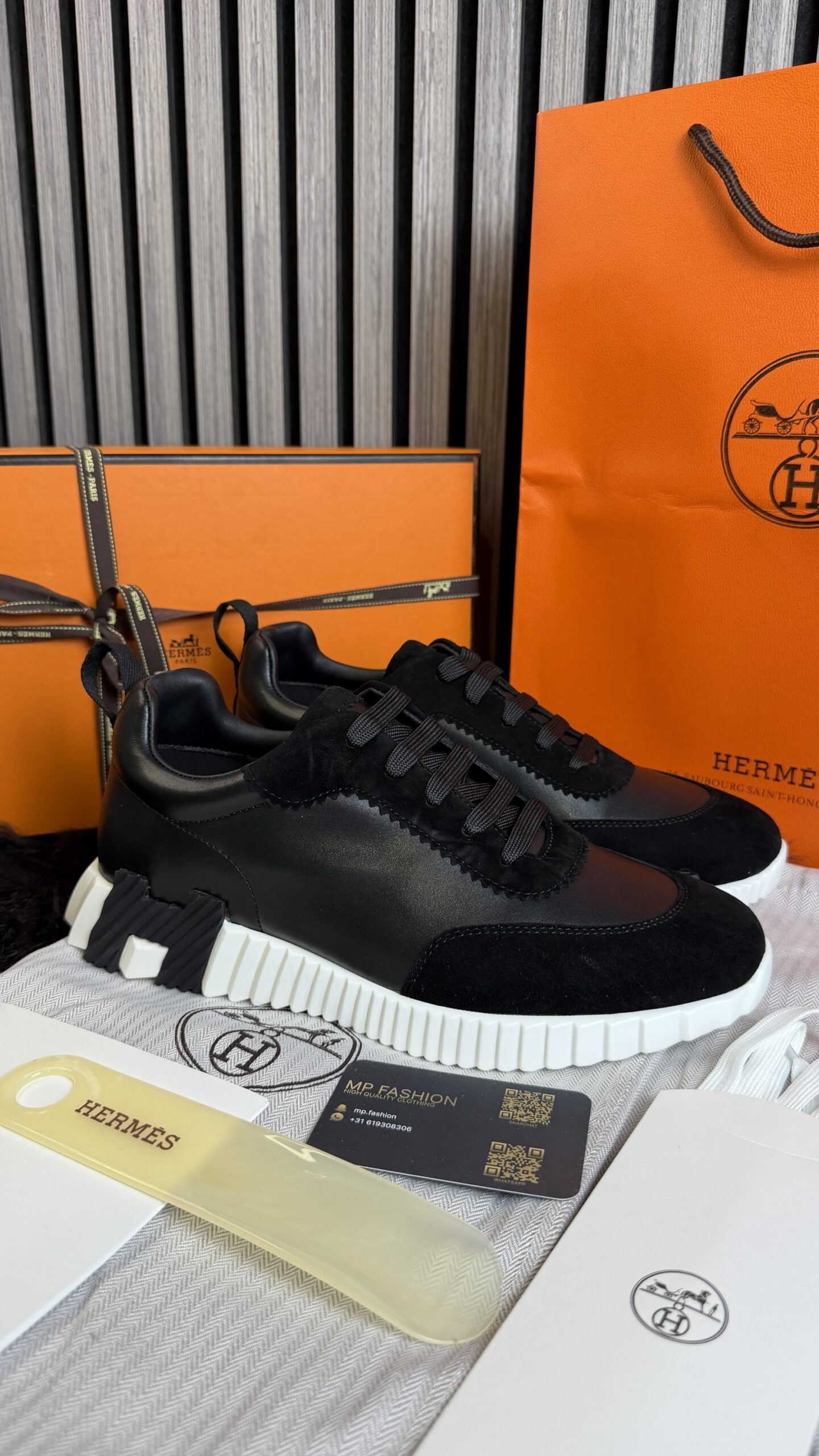 img_1099 Hermès Bouncing Sneaker Black & White Leather and Suede - Afbeelding 1