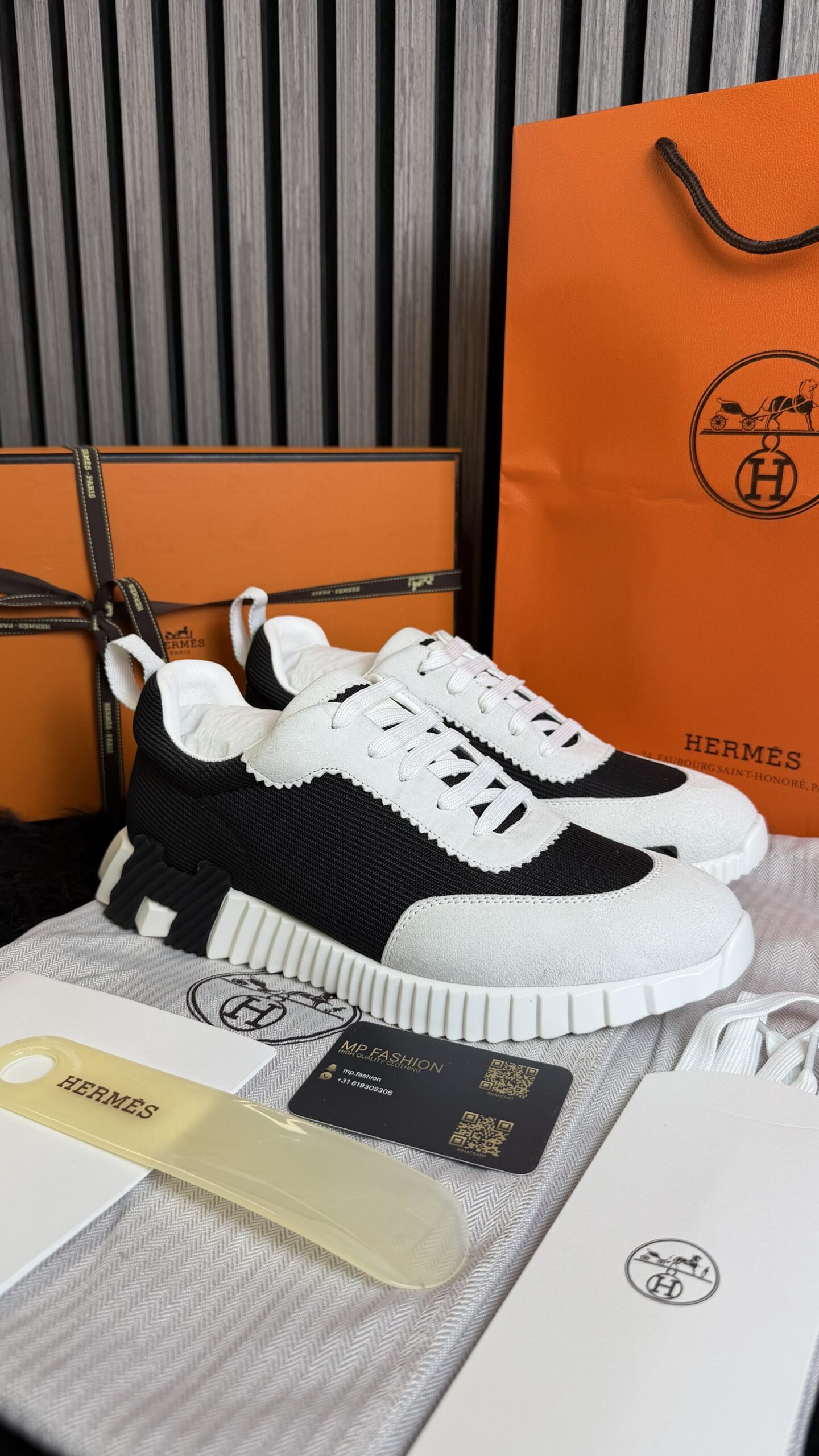 img_1102 Hermès Bouncing Sneaker White & Black - Afbeelding 1