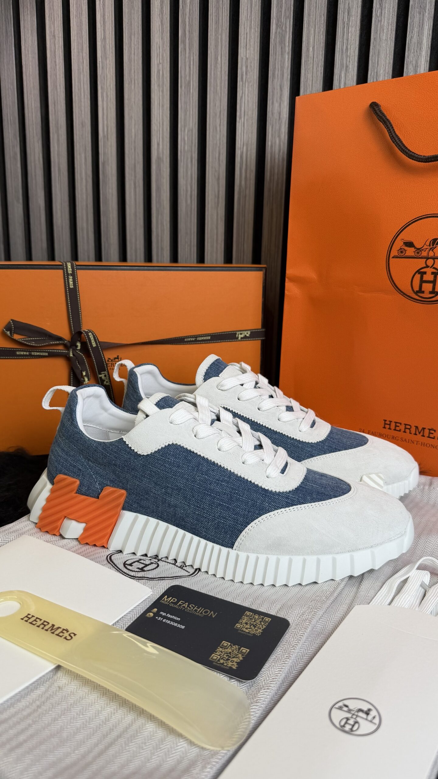 img_1116 Hermès Bouncing Sneaker White & Blue - Afbeelding 1