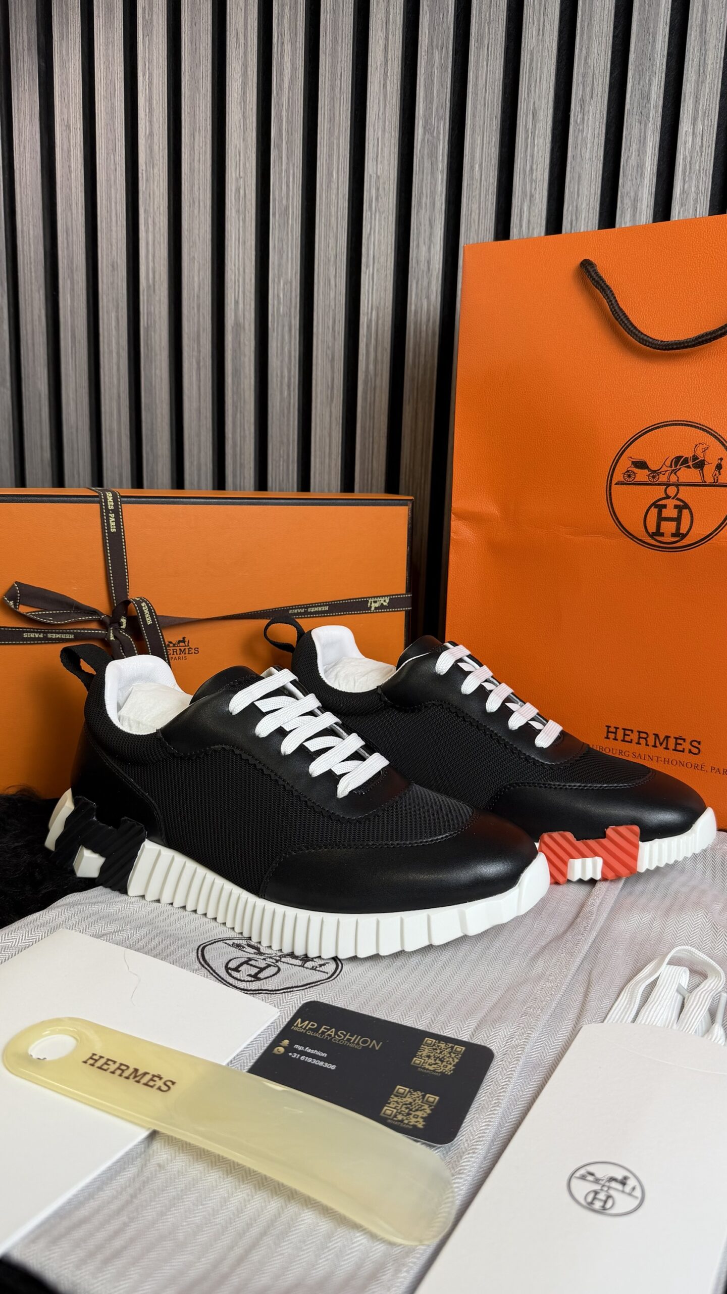img_1118 Hermès Bouncing Sneaker Black & White Orange H - Afbeelding 1