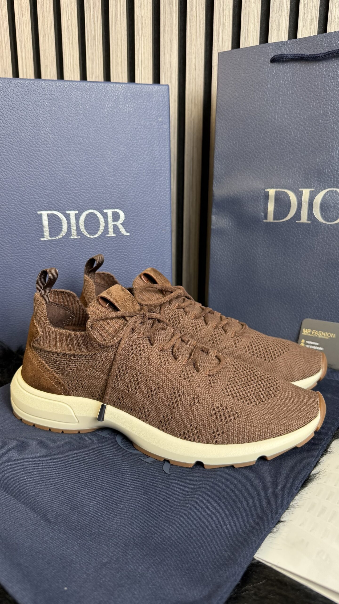 img_1129 Dior B80-Lounge Brown - Afbeelding 1