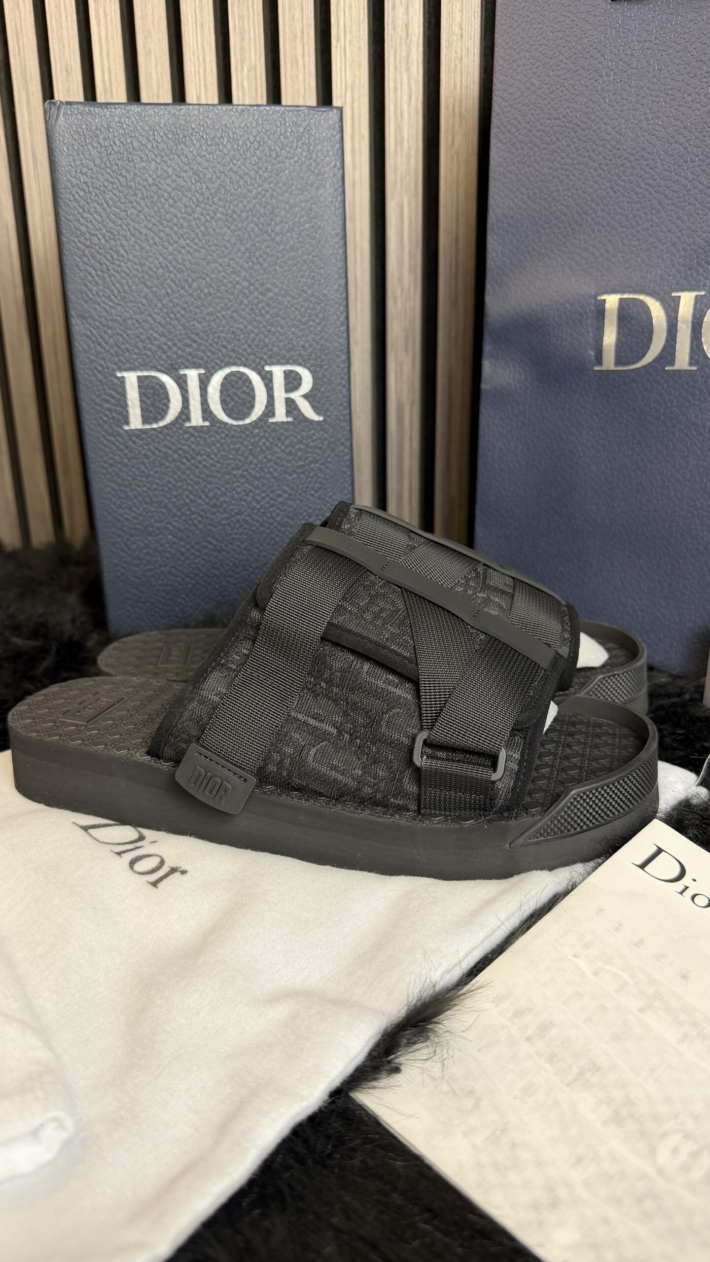 img_1135 Dior Alpha Sandal Black on Black - Afbeelding 1