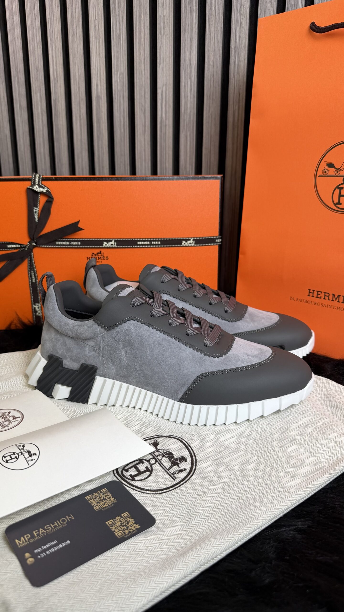 img_1253 Hermès Bouncing Sneaker Grey Suede - Afbeelding 1