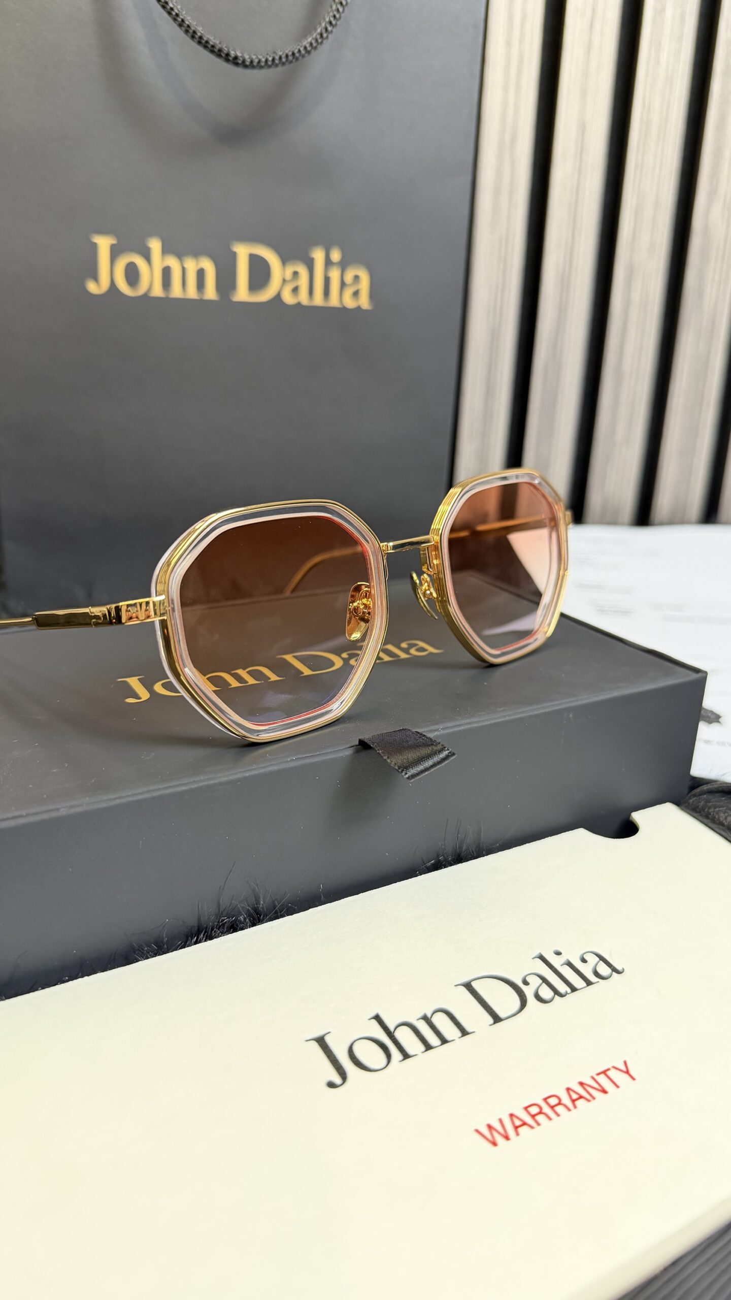 img_1336 John Dalia Harrison Gold With Red & Orange Glasses - Afbeelding 1