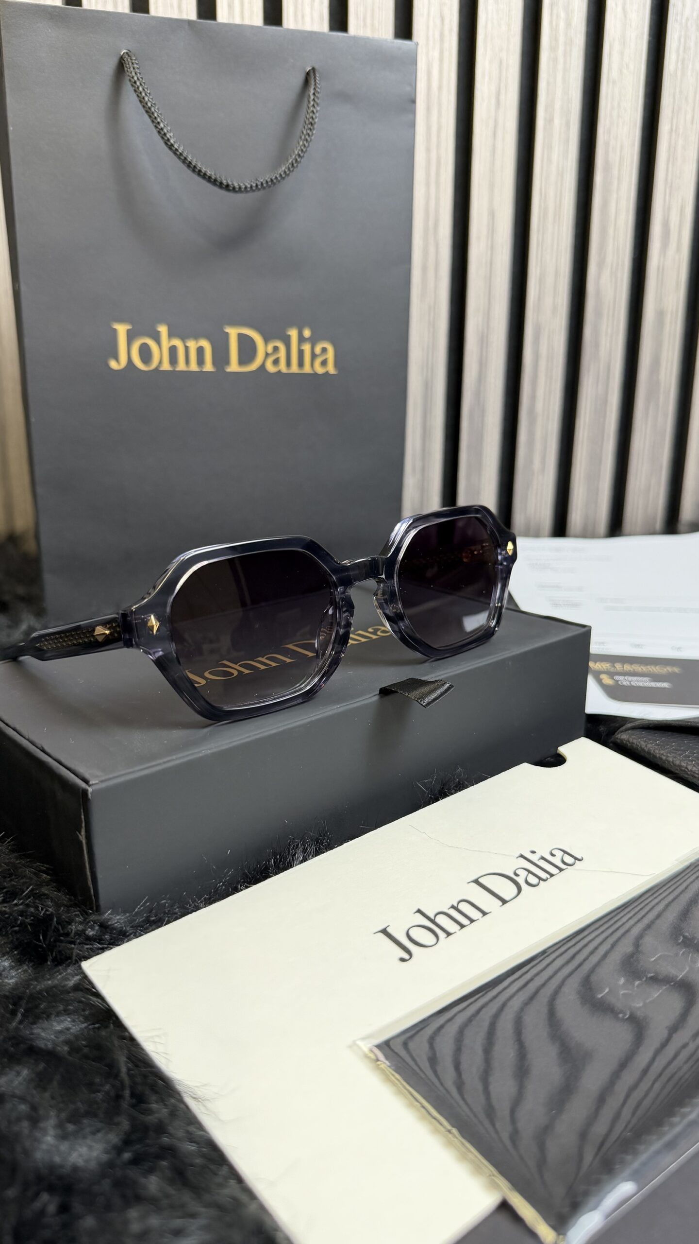 img_1350 John Dalia Project05 Gold & Grey Transparent With Dark Glasses - Afbeelding 1