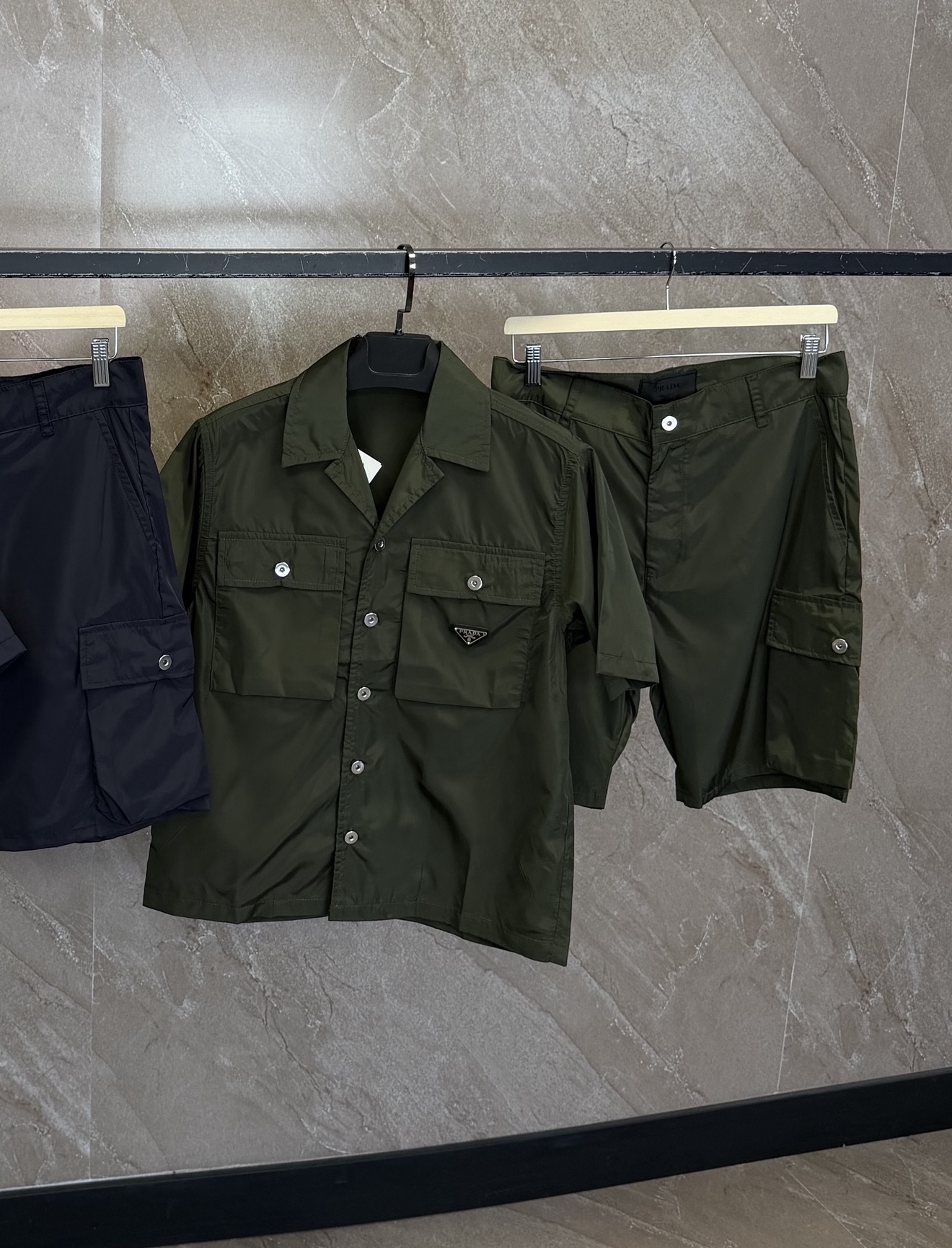screenshot-2 Prada Re-Nylon set Olive Green - Afbeelding 1
