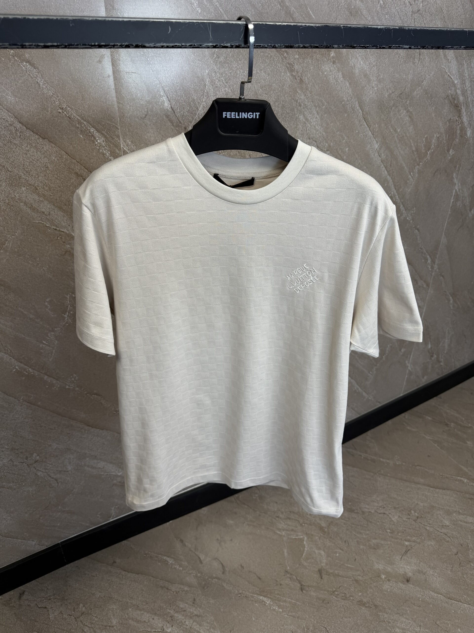 img_2446 Marque L.Vuitton Deposée Beige Squared T-Shirt Beige Logo - Afbeelding 1