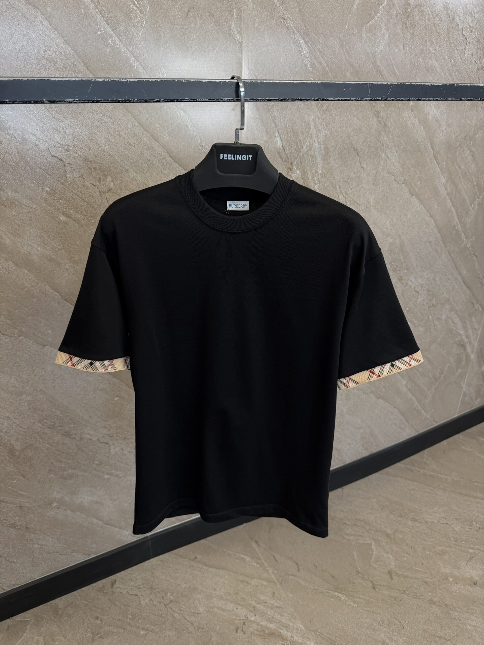 img_2453 Burberry Black T-Shirt Sleeve End Pattern - Afbeelding 1