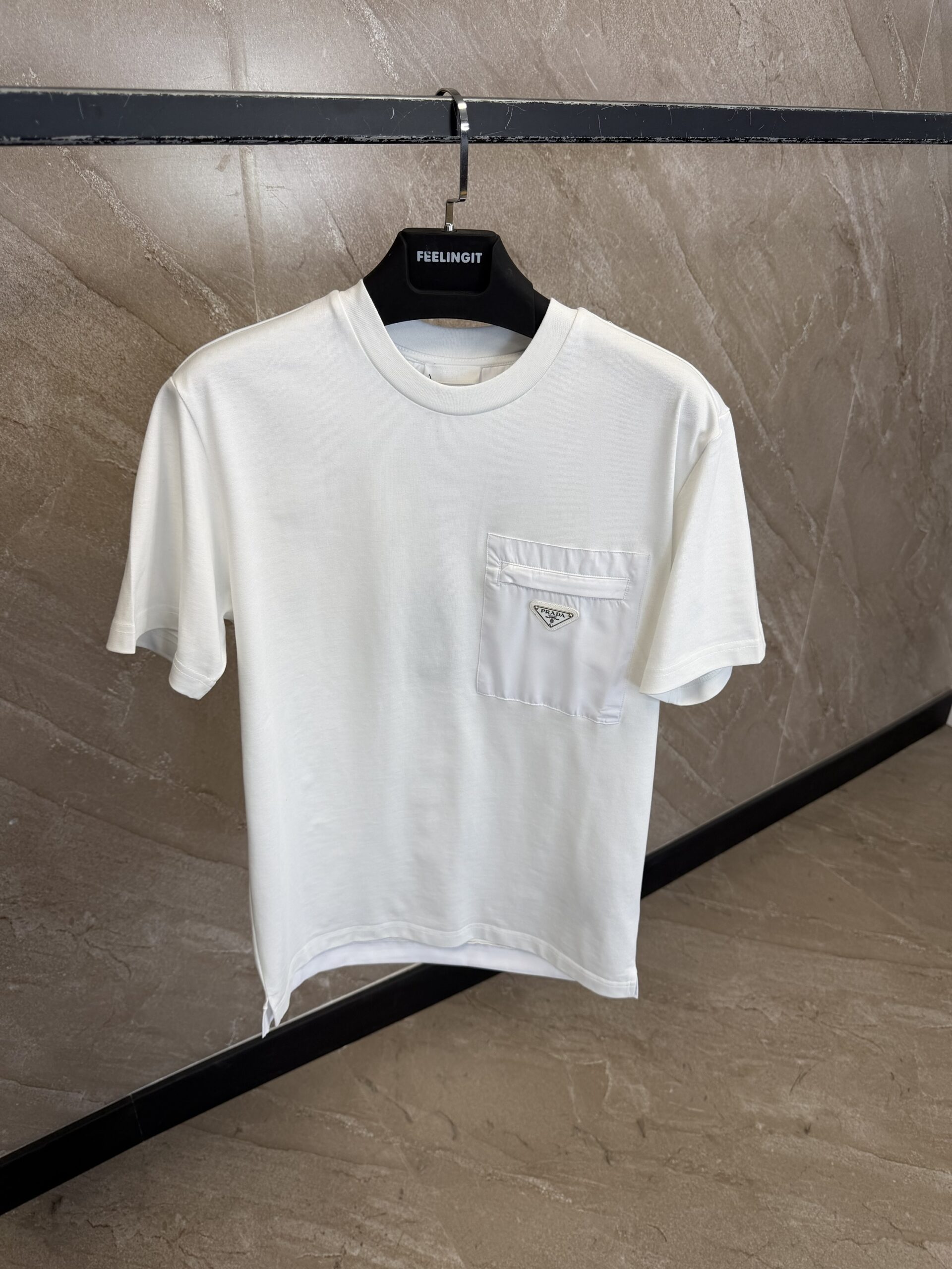 img_2503 Prada White T-Shirt With White Pocket Logo - Afbeelding 1