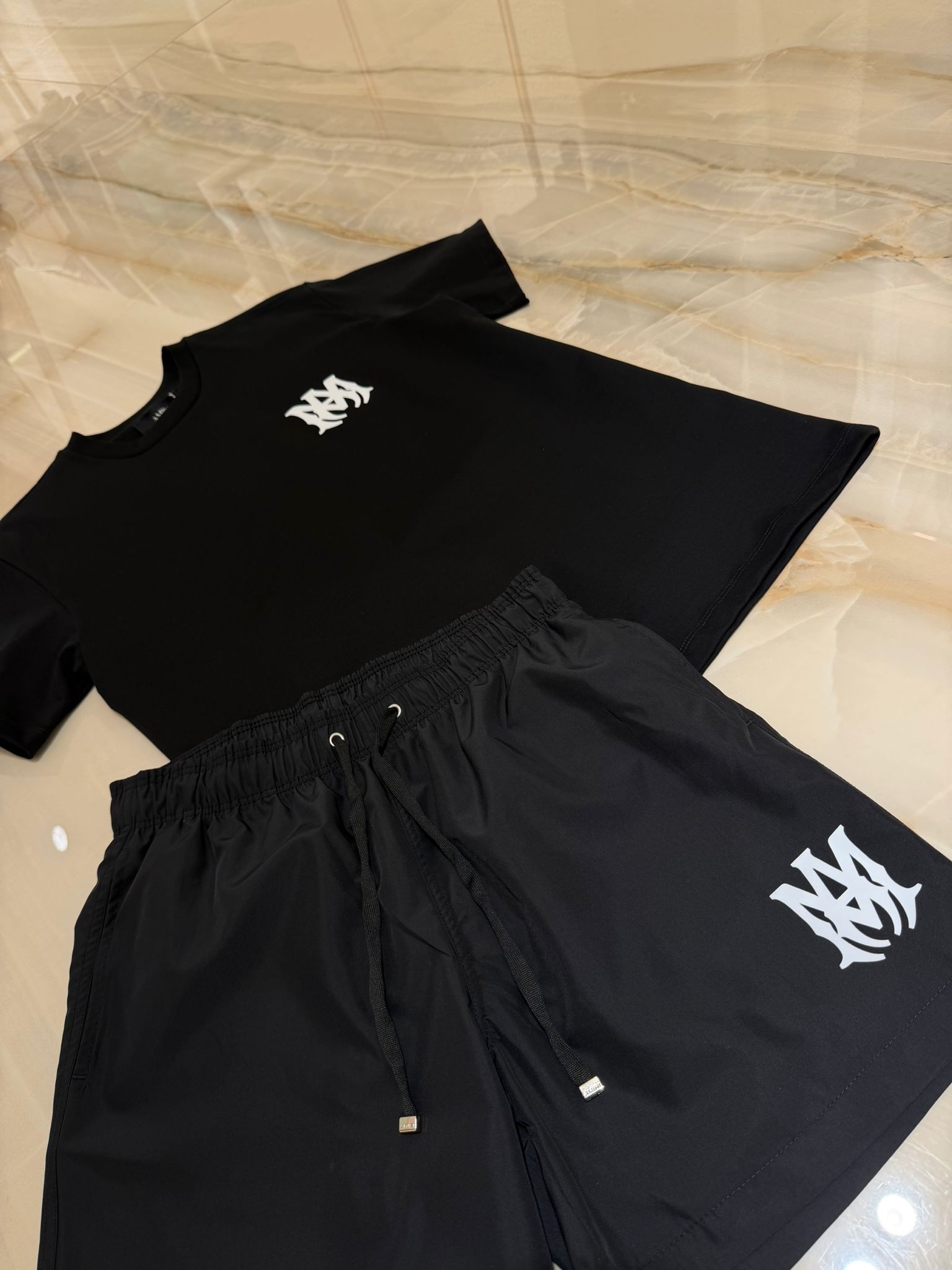 img_3037 Amiri Summer Set Black T-Shirt & Black Swimshorts - Afbeelding 1